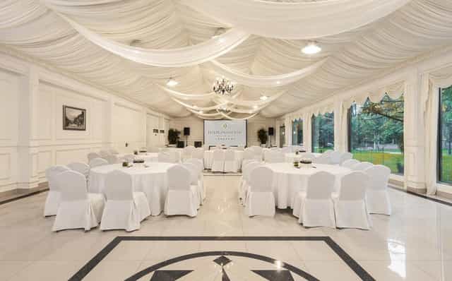 Elegant banquet hall in InterContinental Shanghai Ruijin for weddings and corporate events.