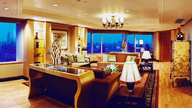 Lobby bar