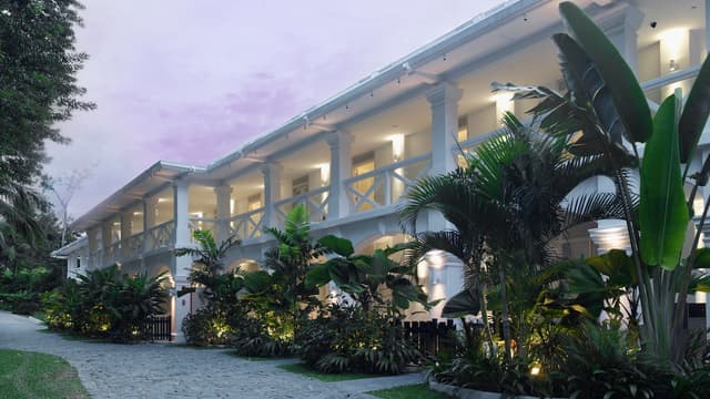 Courtyard Suites