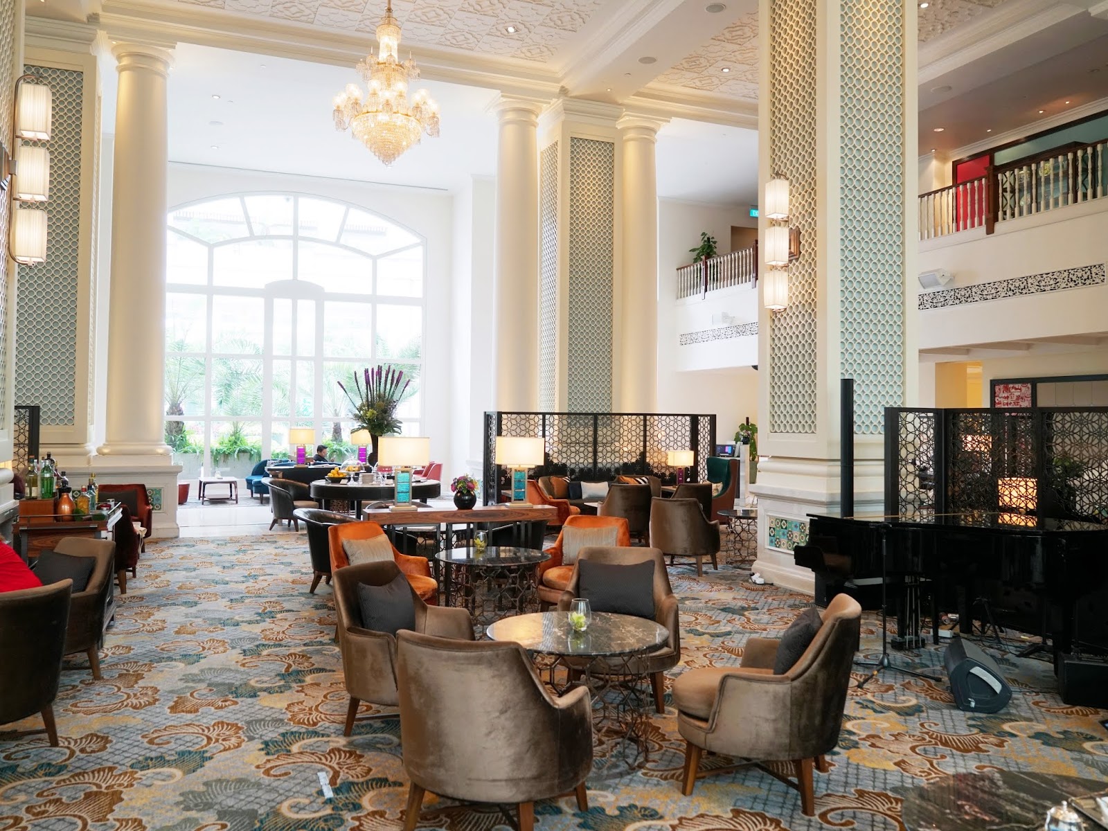 Sophisticated lounge in InterContinental Singapore, ideal for networking events and meetings.