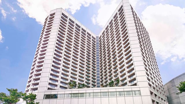 Fairmont Executive Meeting Rooms, modern venue with large windows for events in Singapore.