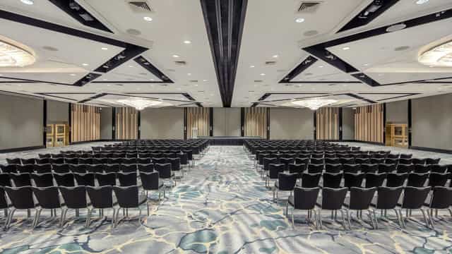 Stamford Ballroom in Fairmont Singapore, elegant event space for conferences and meetings.