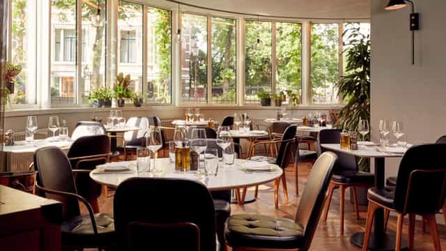 Stylish restaurant in Park Plaza Vondelpark, perfect for corporate lunches and networking events.