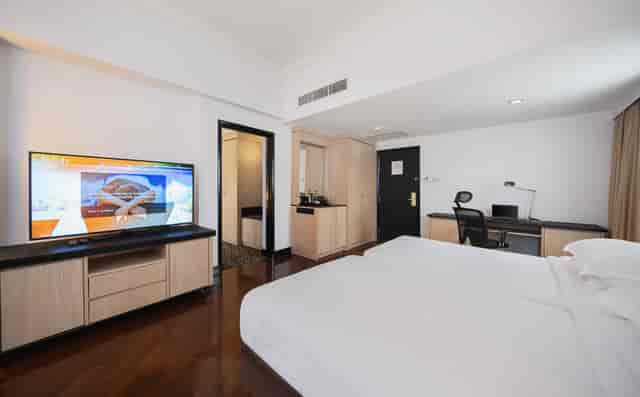 Jupiter Room at Furama RiverFront: spacious hotel room for events with modern amenities.