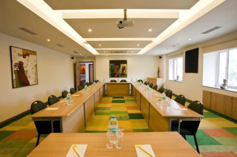 Conference center meeting room with U-shaped seating, ideal for corporate events and brainstorming.