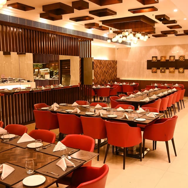 Stylish dining space at Country Inn & Suites, ideal for corporate events and gatherings.