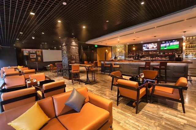 Modern lounge at Hilton Garden Inn New Delhi, perfect for networking events and meetings.