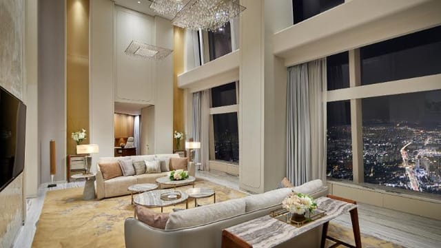 Luxurious PRISMHALL suite with high ceilings, ideal for upscale meetings and receptions.