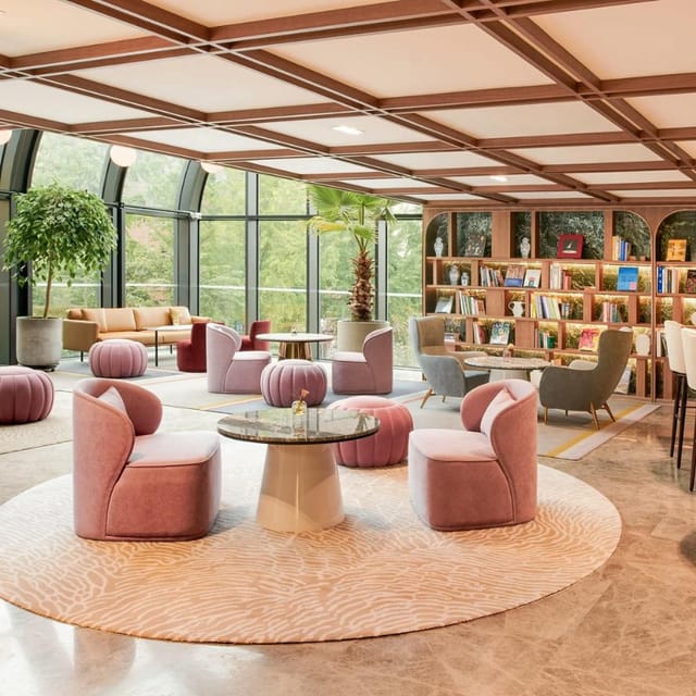 Stylish meeting room with natural light, perfect for brainstorming and networking events.