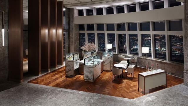 Elegant SIGNIEL Foyer in Seoul with marble accents, ideal for corporate events and receptions.