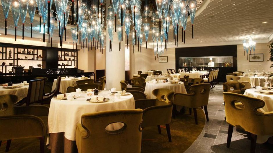 Elegant banquet space with chandelier for upscale events at LOTTE HOTEL WORLD.