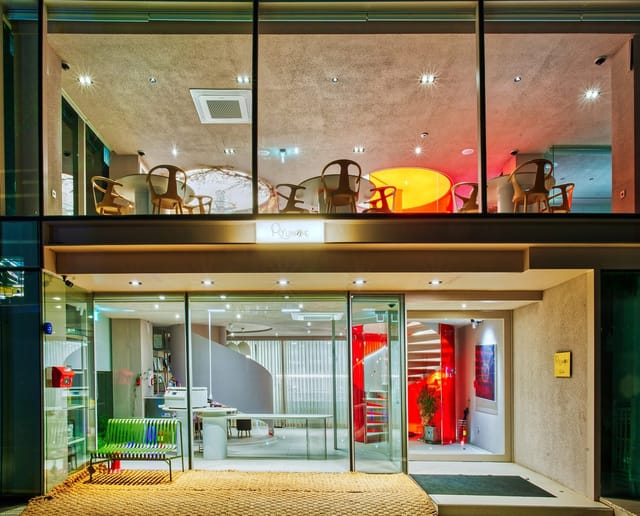 Modern event space in Ryunique with glass design, ideal for meetings and networking.