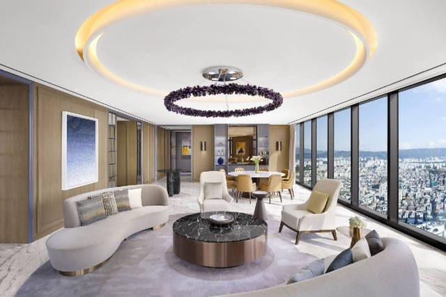 Sophisticated meeting space in Borghini with panoramic city views for executive gatherings.