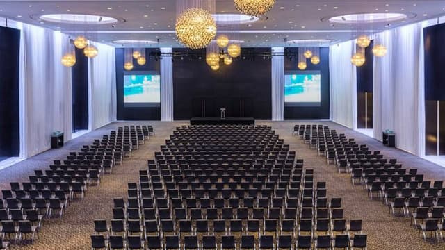 Le Méridien Dubai Hotel & Conference Centre