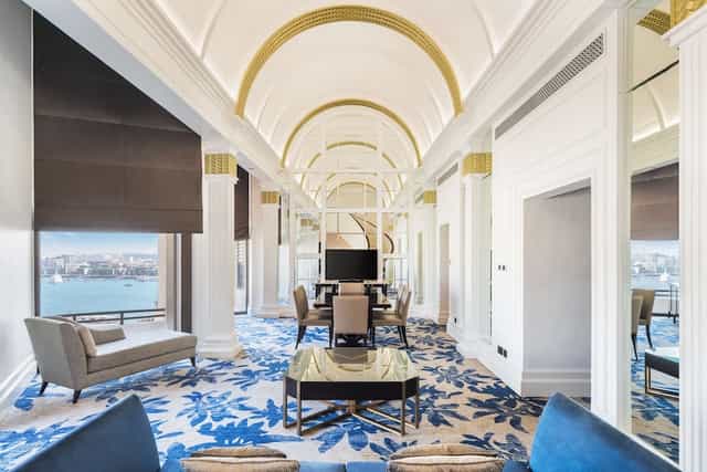 Sophisticated meeting room at Radisson Blu, Deira Creek for executive events.