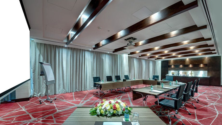 Meeting Plus 4 at Media Rotana: elegant meeting room for corporate events and presentations.