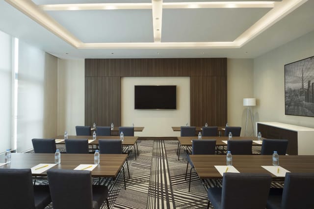 Modern conference room with large screen, ideal for corporate meetings in Dubai.