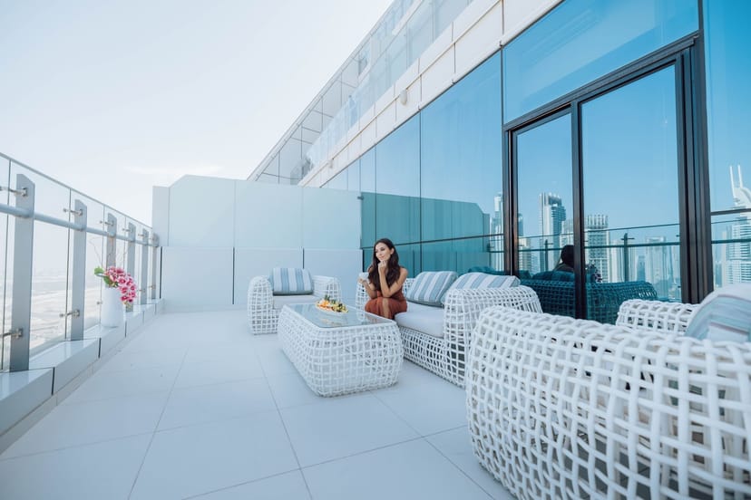 Stylish rooftop conference room with panoramic views for upscale events and gatherings.
