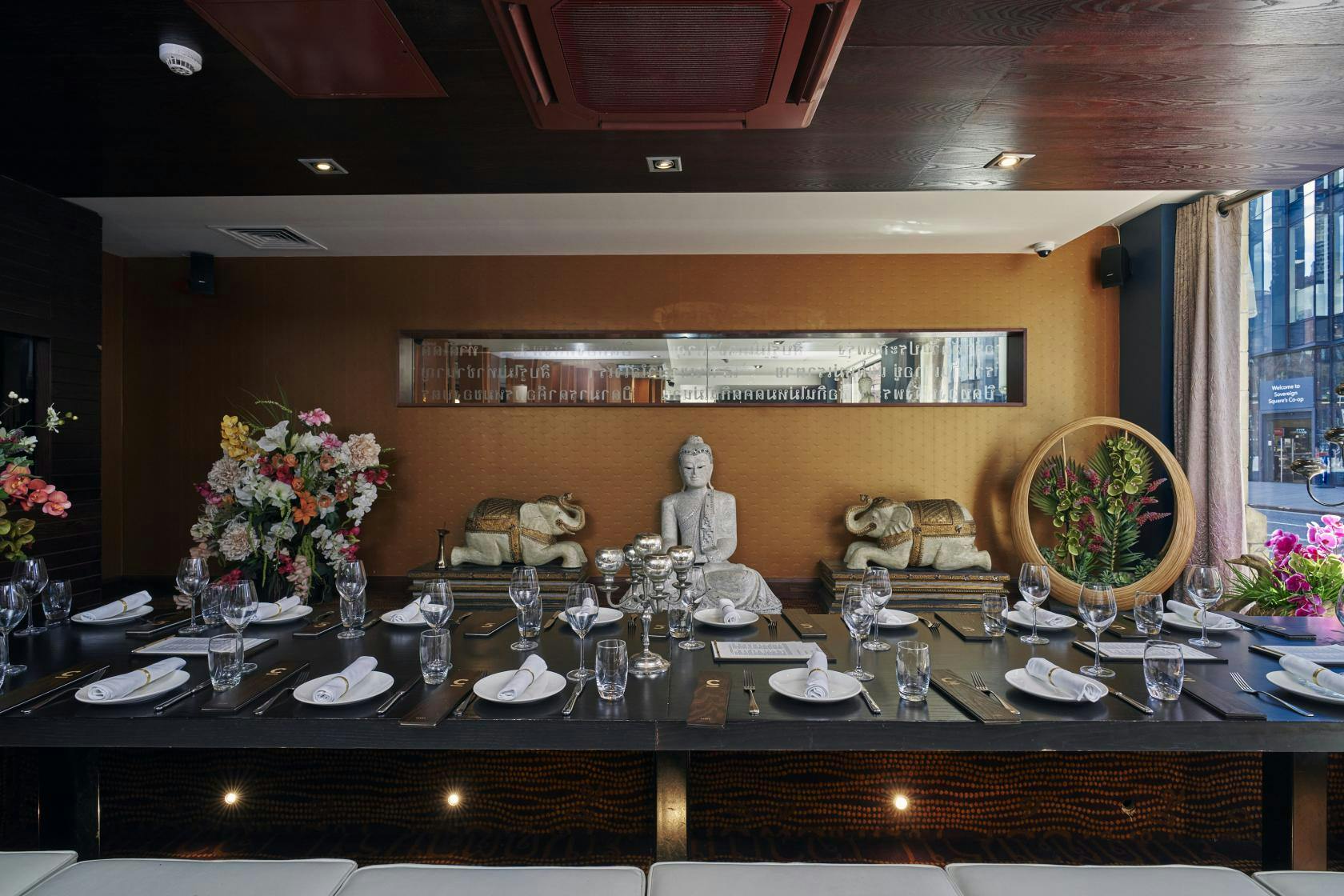 Elegant dining table in Chaophraya Leeds for corporate dinners and private events.