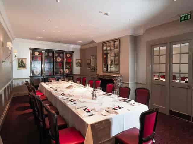 Lanson Library meeting room with elegant table setting for private events and gatherings.