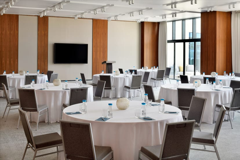 Meeting Room D at Vida Hotels: modern, well-lit space for conferences and workshops.