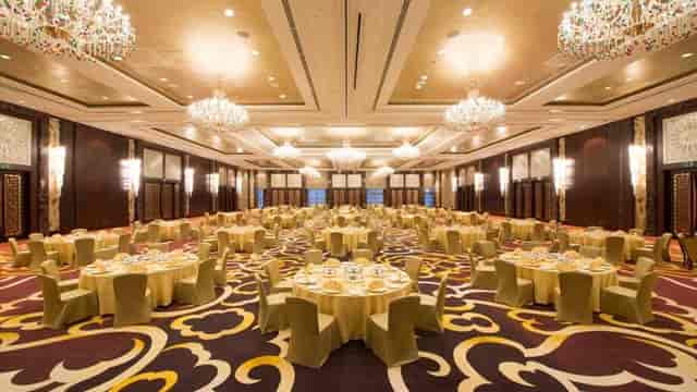Elegant banquet hall in Conrad Dubai, ideal for weddings and corporate events.