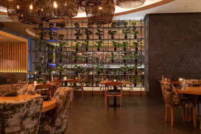 Modern restaurant in Wakame with warm lighting, ideal for events and gatherings.