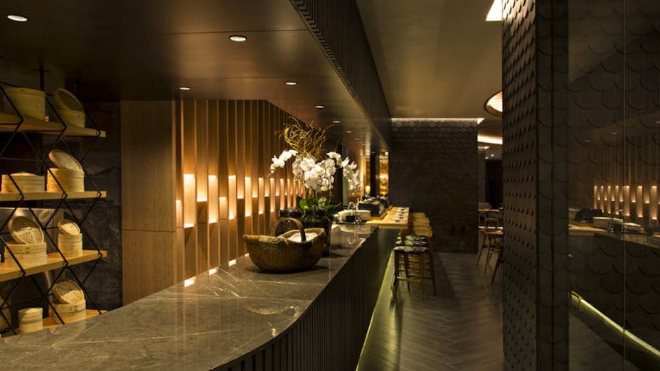 Modern lounge in Wakame with elegant lighting, perfect for networking events and gatherings.