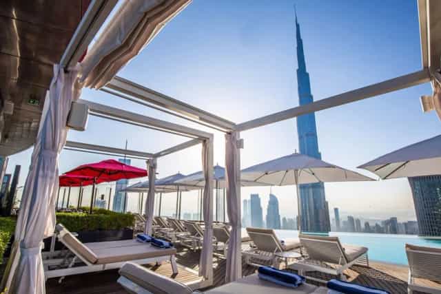 Skybar at CÉ LA VI Dubai with cabanas, perfect for networking events and receptions.