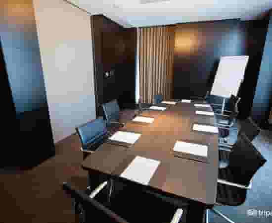 Multifunctional Meeting Room