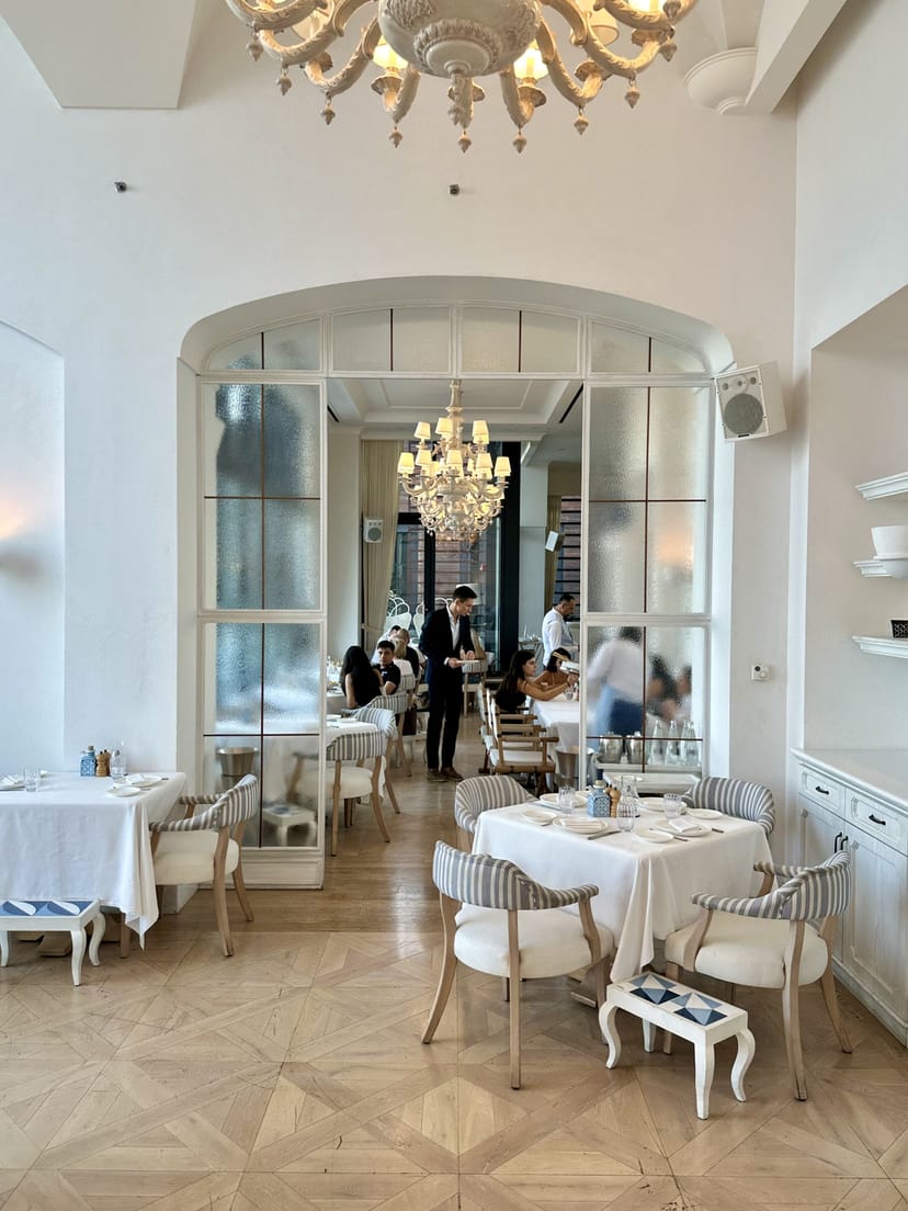 Private dining room at Alici with chandelier, ideal for corporate events and celebrations.