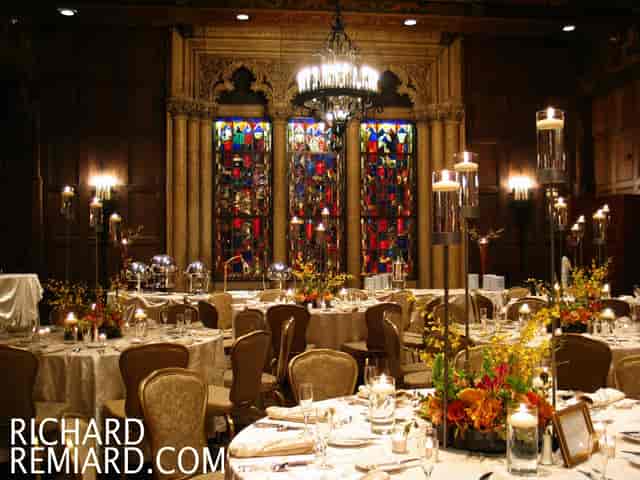 Elegant banquet hall with round tables, ideal for weddings and corporate events.