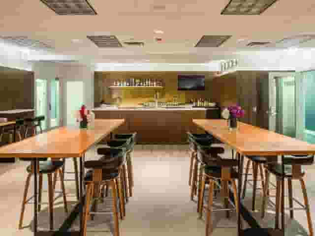 Double Cross Lounge
