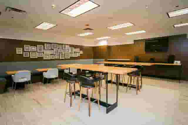 Double Cross Lounge