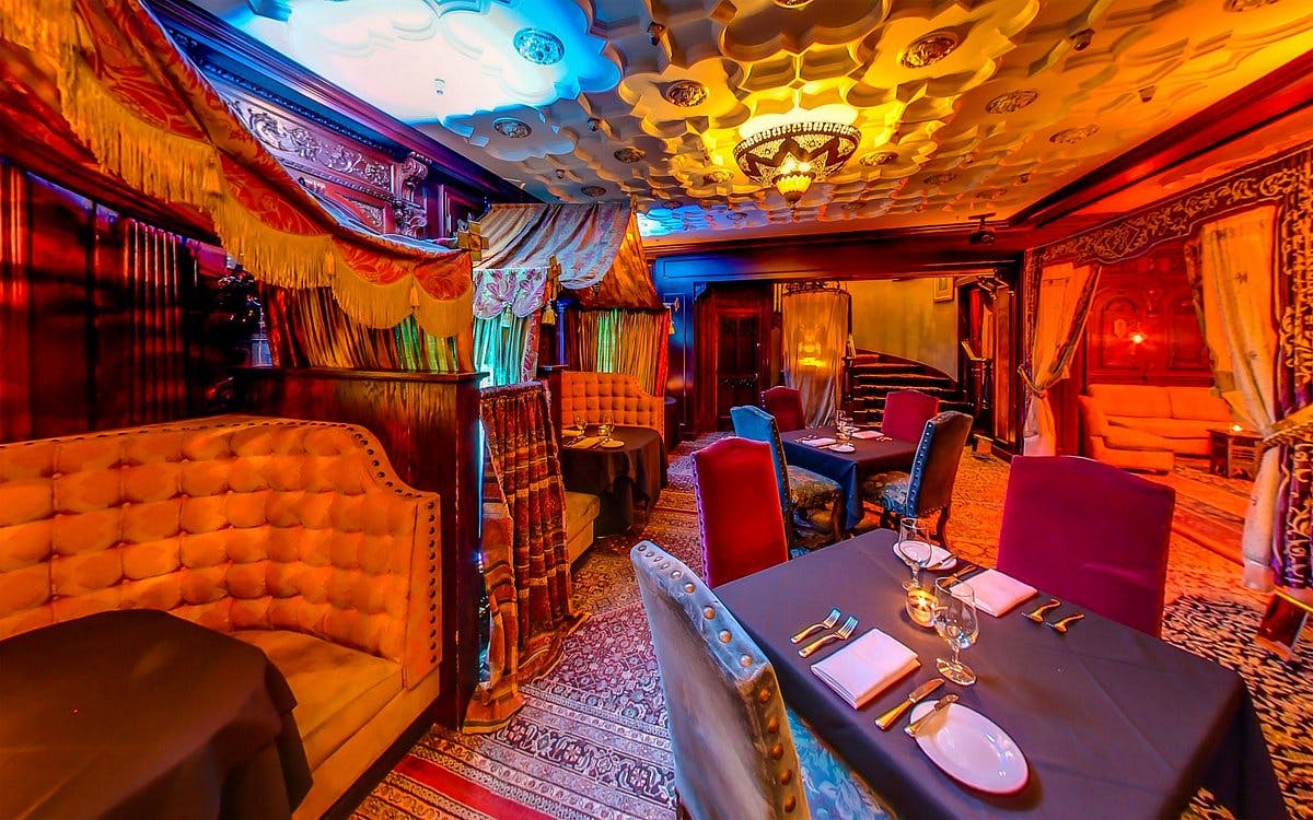 Foundation Room Dining Room, House of Blues Chicago, vibrant decor for intimate events.