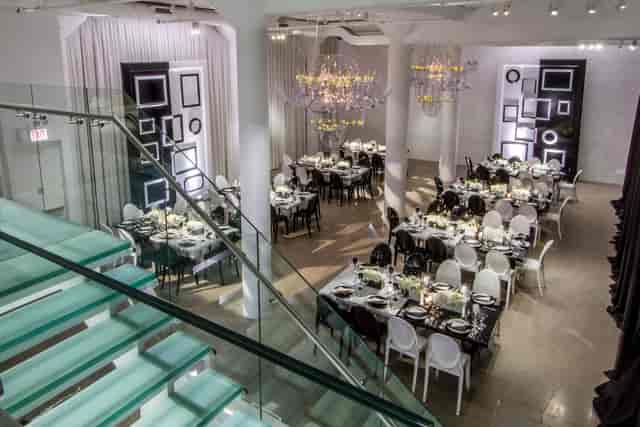 Elegant banquet hall with round tables, perfect for weddings and corporate events.