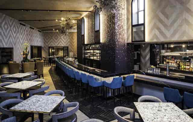 Modern meeting room at LondonHouse Chicago, ideal for upscale events and networking.