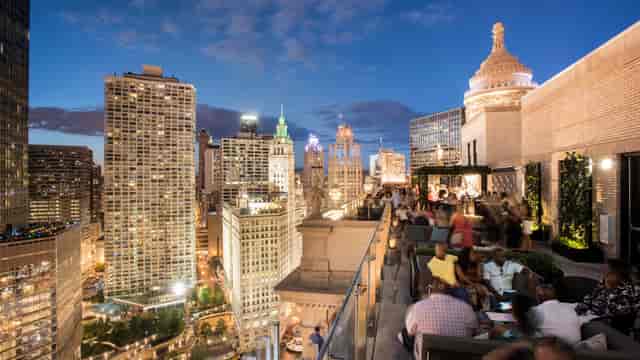 Rooftop Restaurant at LondonHouse Chicago with skyline views, perfect for upscale events.