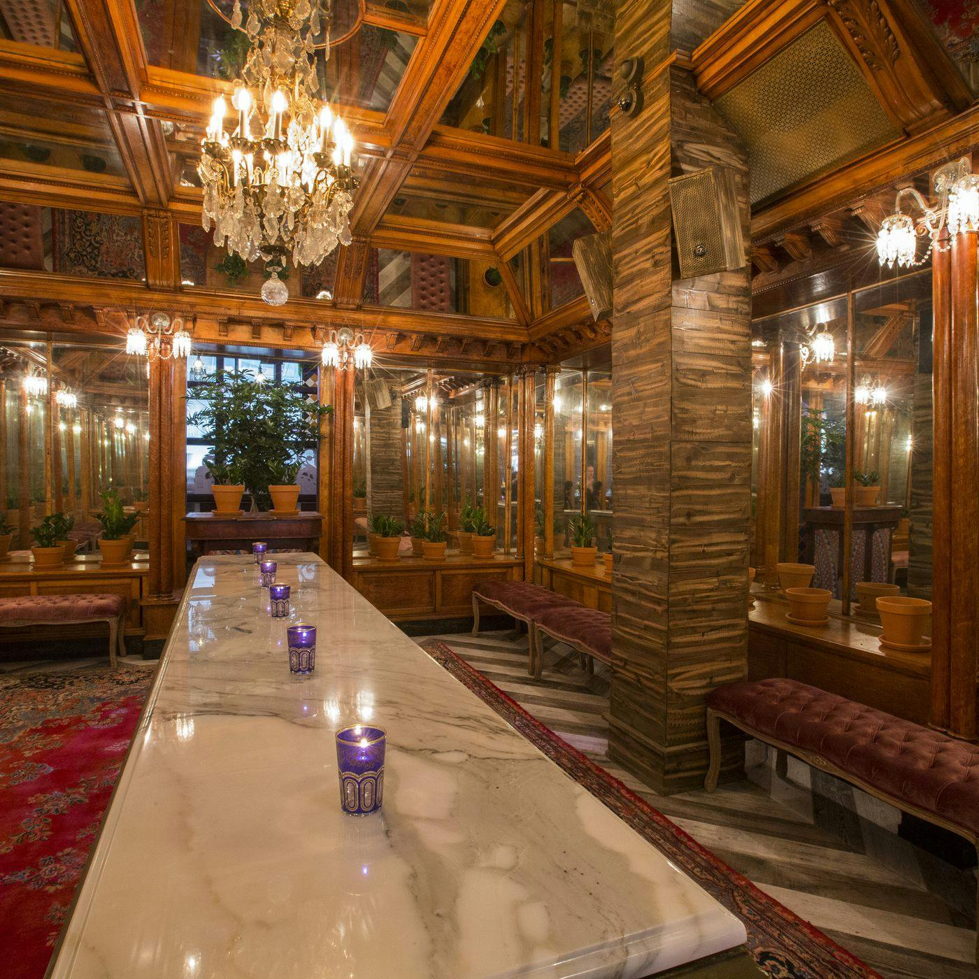 Elegant meeting space with marble table, ideal for intimate gatherings and discussions.