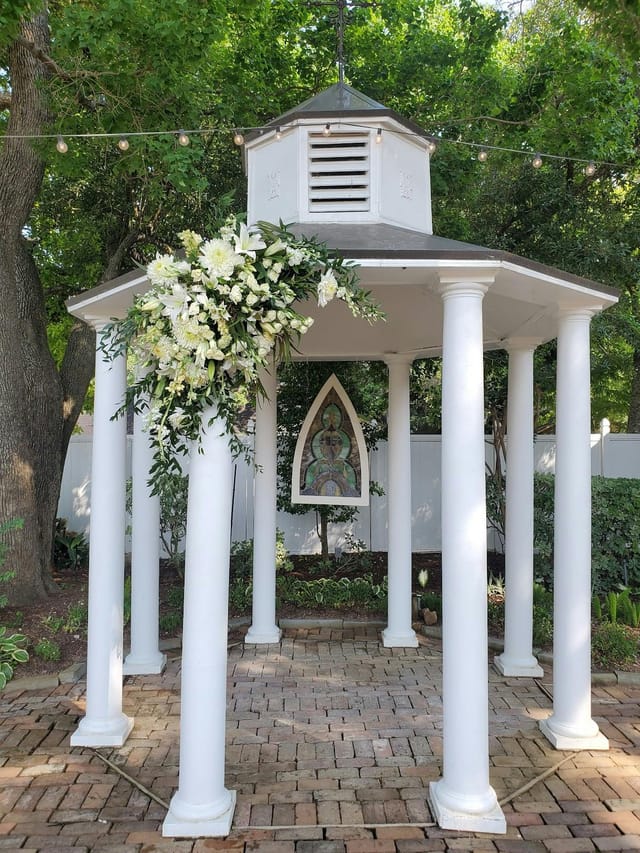 Charming gazebo with floral decor, perfect for outdoor weddings and events.