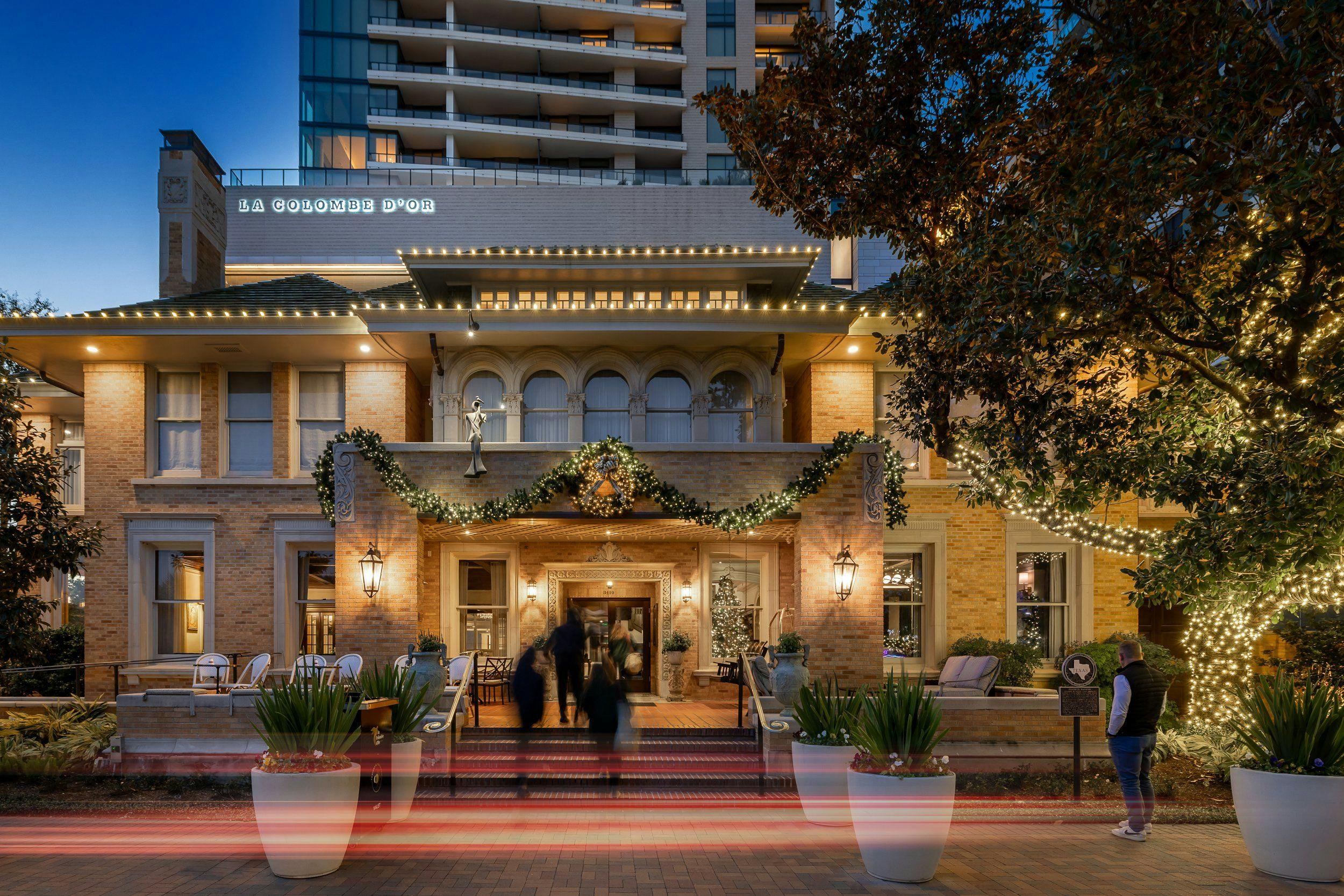 Charming Garden Room at Brennan's of Houston, perfect for events and celebrations.