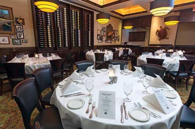 Elegant dining room in Truluck's Houston, perfect for corporate events and gatherings.