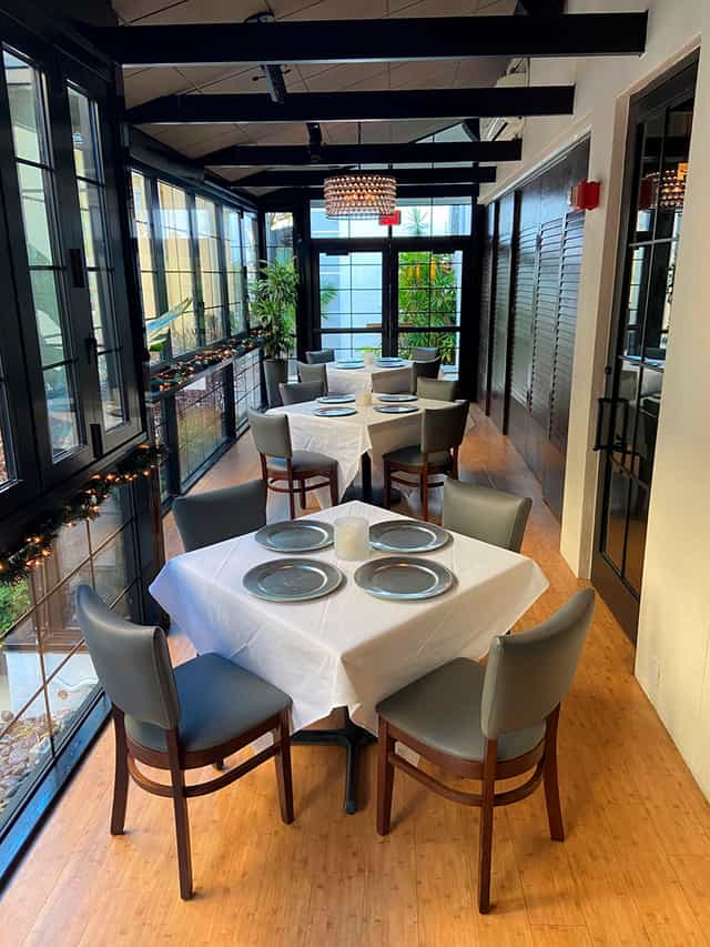 Elegant dining area in Truluck's Houston, perfect for corporate dinners and events.