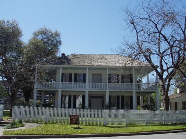 Kellum-Noble House