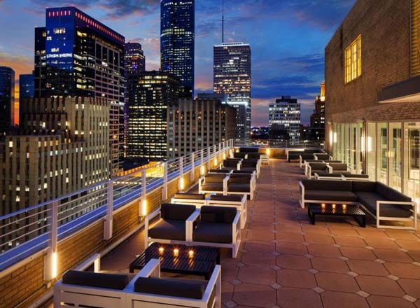 Rooftop restaurant in Zutro 23 with city skyline, ideal for cocktail parties and receptions.