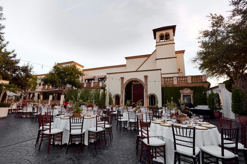 Elegant outdoor ballroom with round tables, perfect for weddings and corporate events.