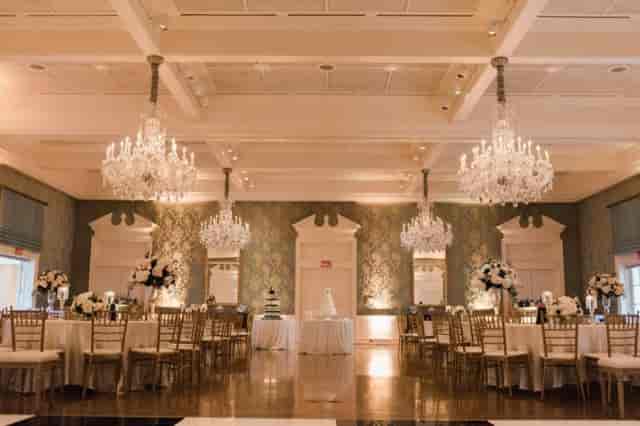 Soho Suite at The Astorian: elegant wedding venue with chandeliers and floral decor.