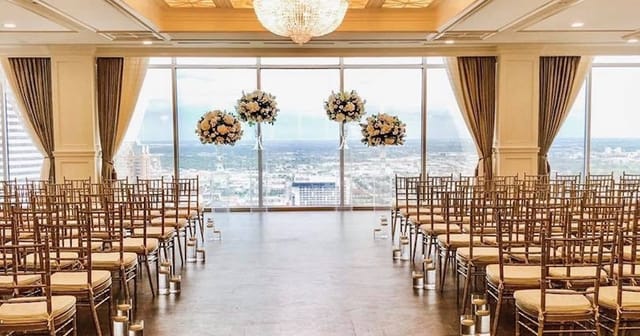 Elegant meeting room with chiavari chairs, ideal for weddings and upscale events.