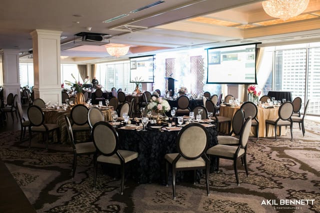 Elegant meeting room at Petroleum Club of Houston, perfect for corporate events and gatherings.