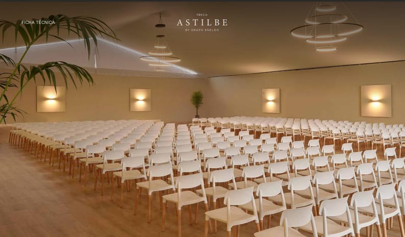 Modern event venue Finca Astilbe with flexible seating for conferences and workshops.